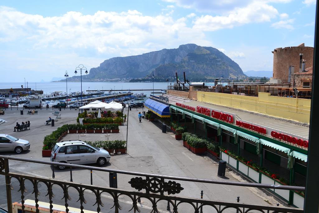 Mondello Holidays Rum bild