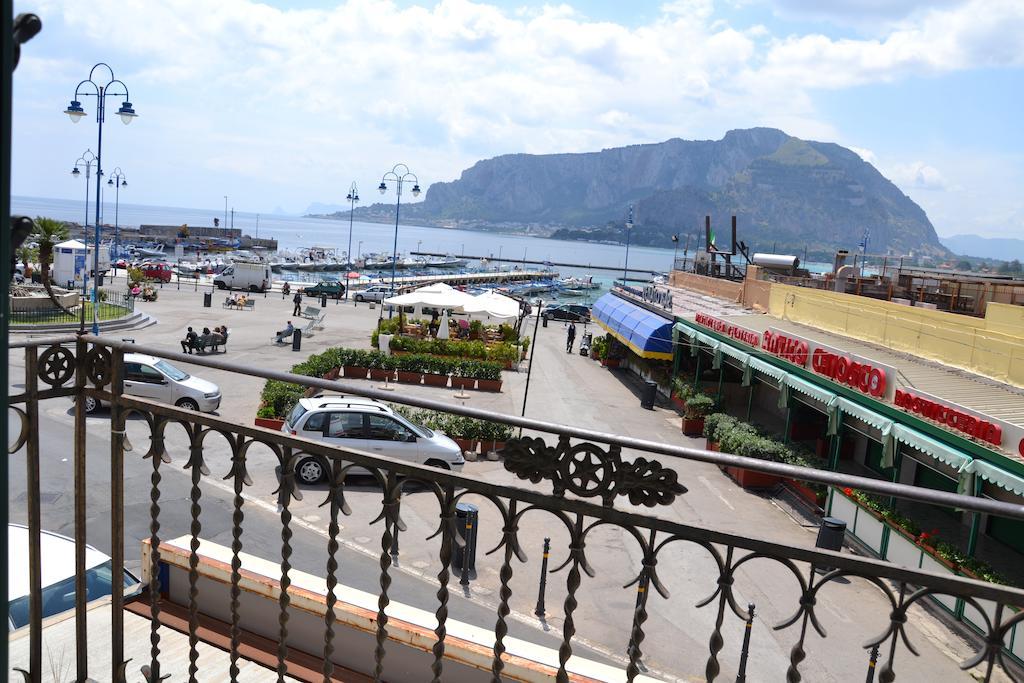 Mondello Holidays Rum bild